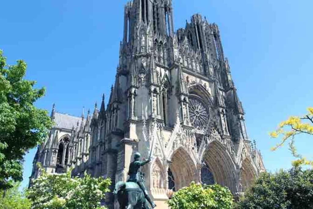 Apppartement Des Sacres De Reims Apartment Екстериор снимка